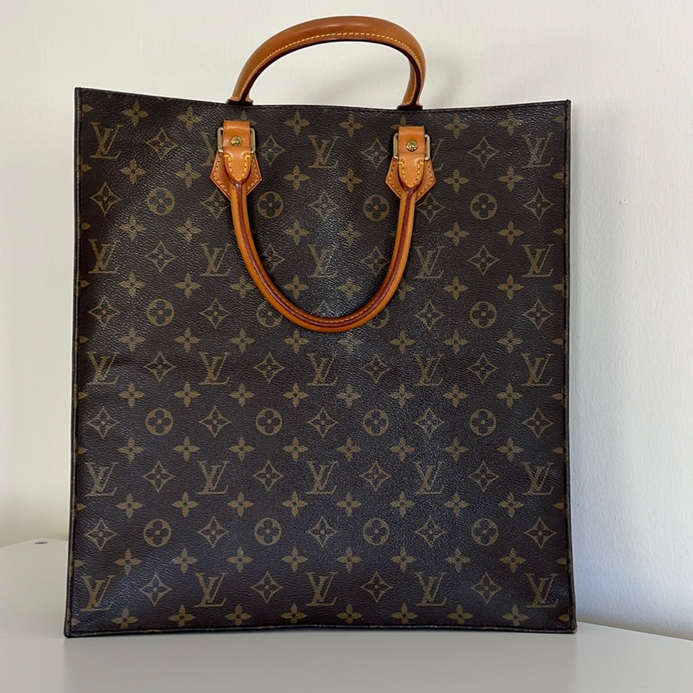 GORGEOUS EUC Louis Vuitton Monagram Sac Plat! Classic tote for everyday!